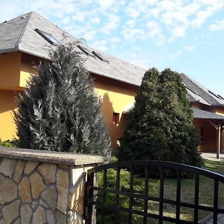 Guest house Rp Fitlife Es Vendeghaz *